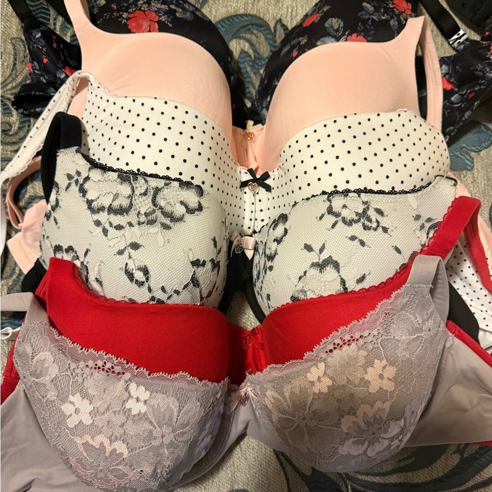 6 Victoria Secret Bras